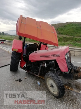 TOSYA’DA TRAFİK KAZASI ” TRAKTÖR İKİYE BÖLÜNDÜ”..