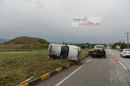 TOSYA SANAYİ KAVŞAĞINDA TRAFİK KAZASI “ARDINA BİLE BAKMADI”…!
