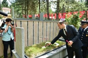 TOSYA’DA 15 TEMMUZ YILDÖNÜMÜNDE ŞEHİTLİK ZİYARETİ..
