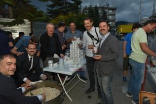 15 TEMMUZ YIL DÖNÜMÜNDE TOSYA’DA 6 BİN KİŞİYE PİLAV İKRAMINDA BULUNULDU…