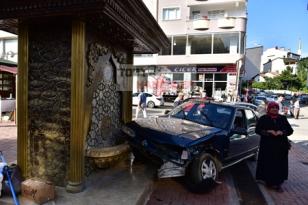 TOSYA ÇARŞI MERKEZİNDE YAŞANAN TRAFİK KAZASINDA FACİADAN DÖNÜLDÜ..
