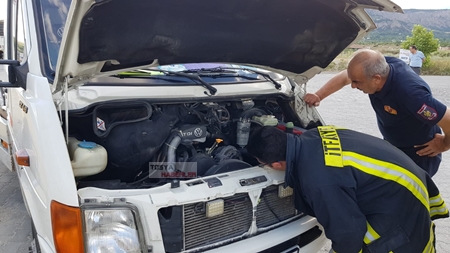 ŞİMDİDE  TOSYA’DA ARACIN MOTORUNDAN YILAN ÇIKTI… “BU İLK DEĞİL HERYERDE ÇIKMAYA BAŞLADI”