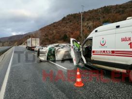 TOSYA D100 DE YAĞMUR SONRASI PEŞİ SIRA GELEN KAZALAR…