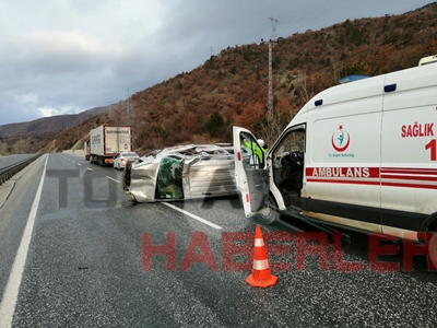 TOSYA D100 DE YAĞMUR SONRASI PEŞİ SIRA GELEN KAZALAR…