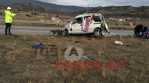 TOSYA ÇAYKAPI KÖYÜ KAVŞAĞINDA KAZALAR BİTMİYOR …